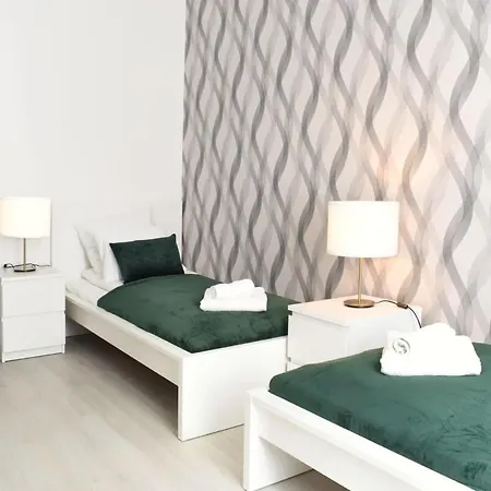 Very New Place With Air Conditioning 아파트